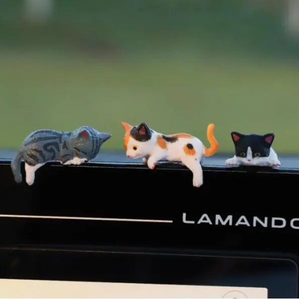 ⏰LAST DAY 49% OFF🔥 Hand-Painted Mini Cat Desk Figurines – Set of 5 Cute Cartoon Kitty Companions